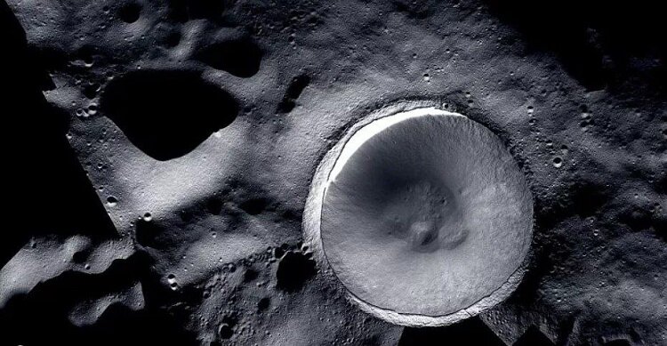 عکس | تصویری خیره‌کننده از دهانه مرموز شکلتون ماه