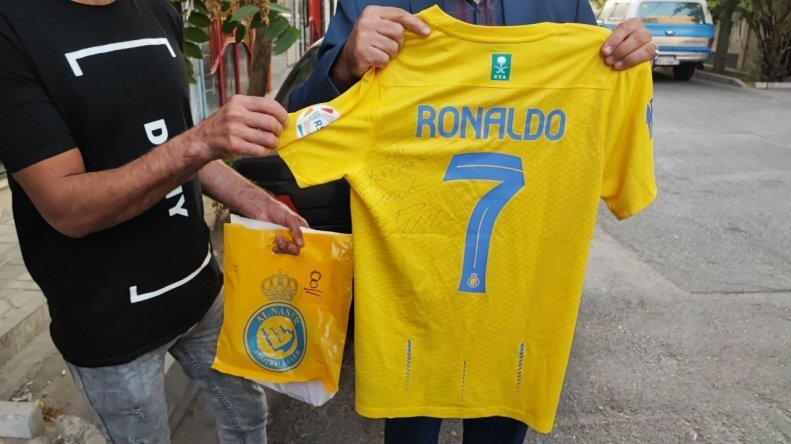 ویدئو | حواشی پیراهن امضا شده رونالدو برای فاطمه حمامی اینطور پایان یافت