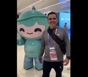 ببینید | رونمایی چین از عروسک‌های هوشمند در هانگژو | استقبال توریست‌ها برای گرفتن عکس یادگاری