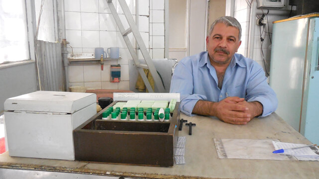 بازخوانی خاطرات حمامهای قدیمی قنبر و قبله | از گم شدن سنگ پا تا گلریزان | انواع مشاغل حمامی در تهران قدیم کدامند؟