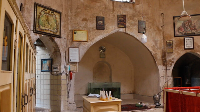 بازخوانی خاطرات حمامهای قدیمی قنبر و قبله | از گم شدن سنگ پا تا گلریزان | انواع مشاغل حمامی در تهران قدیم کدامند؟