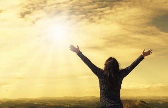 چرا خوشحال نیستیم؟؛ ۲ چیز را از ذهنتان حذف کنید