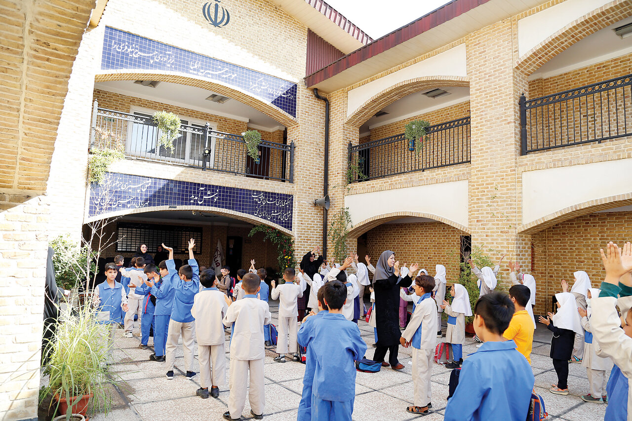 اینجا درس از نان شب واجب تر است | یک روز با کودکان کار و مهاجر که درس را رها نکردند