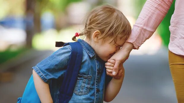 چگونه اضطراب جدایی دانش آموزمان را برطرف کنیم؟ | راهکارهایی ساده برای رفع اضطراب جدایی در دانش آموزان ابتدایی