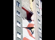 تصاویر دوربین مدار بسته از سقوط هولناک نمای آپارتمان ۱۵ طبقه در استانبول