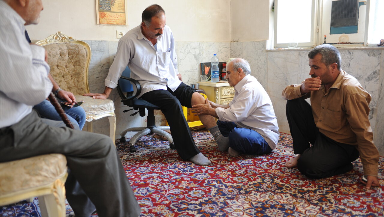 اسرار خانه عجیب غنیآباد | لنگان وارد میشوند، خندان بیرون میآیند