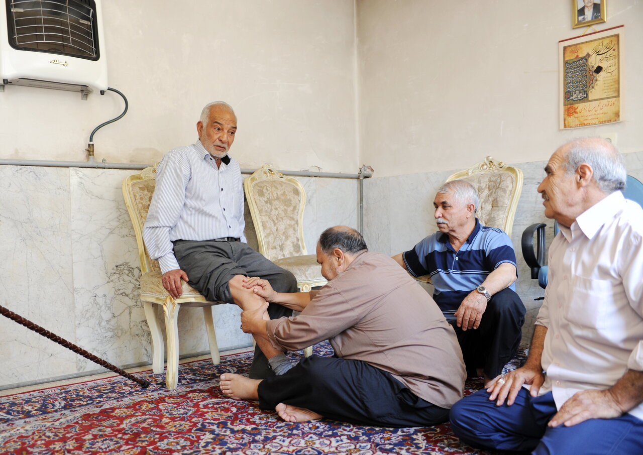 اسرار خانه عجیب غنیآباد | لنگان وارد میشوند، خندان بیرون میآیند