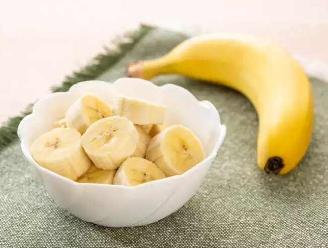 برای درد معده چه باید خورد ؟ ؛ ۶ خوراکی آرامبخش برای درد معده | این غذاها درد و مشکلات شکمی را افزایش میدهند