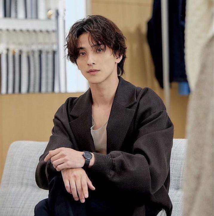 عکس | یک والیبالیست ایرانی از دل کارتونهای ژاپنی بیرون آمد | کیهان تاکاشی، جذاب ترین والیبالیست بازیهای آسیایی