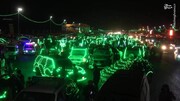 تصاویر راهپیمایی خودروهای تزئین شده با نور سبز | ماجرای این راهپیمای متفاوت چیست؟