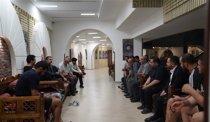 تصاویر حضور مداح سرشناس در کمپ تیمهای ملی کریمی