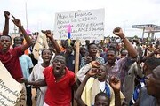 ببینید | حمله شهروندان نیجر به کامیون فرانسوی حامل آب