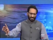 تصاویر کتک‌ کاری عجیب نماینده پارلمان پاکستان روی آنتن زنده تلویزیون!