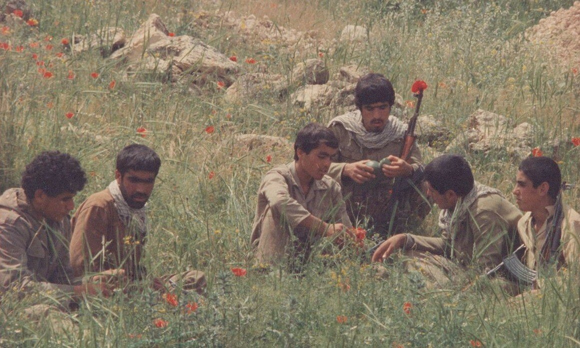 ۸ فیلم جنگی که در سالهای جنگ ساخته شدند | از دیدن این بازیگران در فیلمهای دفاع مقدس تعجب میکنید