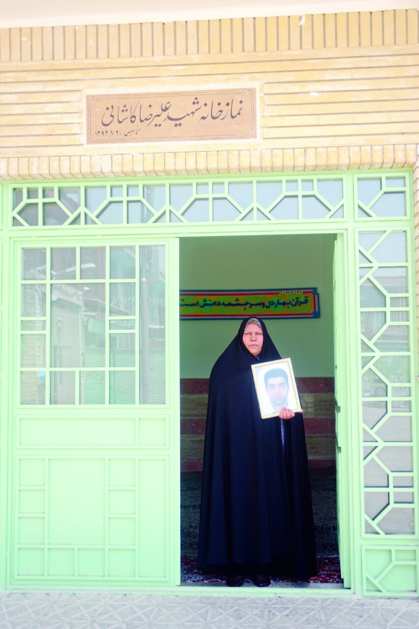 ندانستم کدام عضو بدن پسر شهیدم به چه کسی اهدا شد | پساندازش را خرج امور خیریه کردم