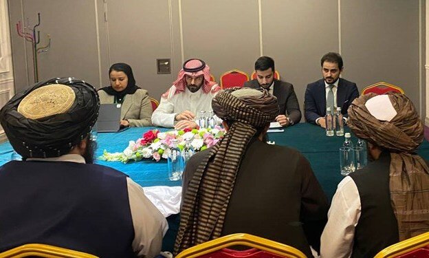 عکس | احضار کاردار عربستان به خاطر حضور یک زن | طالبان: حضور زن اعضای هیأت ما را عصبی کرده است طالبان و هیات عربستانی