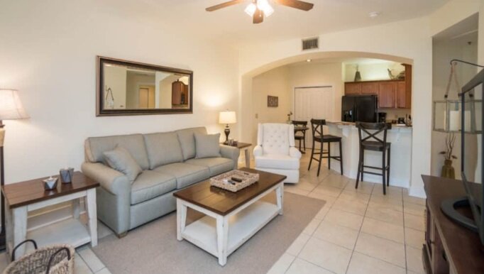 چگونه فضای خانه کوچکمان را بزرگ جلوه دهیم ؟ | اصول دکوراسیون آرامشبخش برای یک آپارتمان کوچک