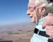 تصاویر عجیب چتربازی مسن‌ترین زن جهان | شجاعت این زن ۱۰۴ ساله را ببینید!