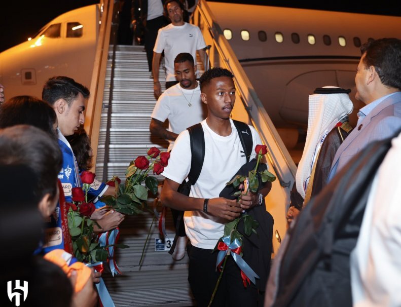 تصاویر | اولین واکنش الهلال به استقبال ایرانی‌ها ؛ اینجا ایران است! | لحظه رسیدن نیمار، کولیبالی و ... به تهران را ببینید