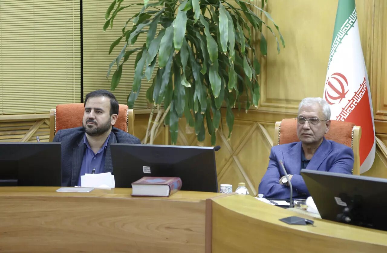 تصاویر دیدار وزیر کشور با اساتید ممتاز؛ از عبدالکریمی و کوشکی تا ربیعی، جلایی پور و آزاد ارمکی | لفاظی جناحها، مشکلی از مردم حل نمیکند