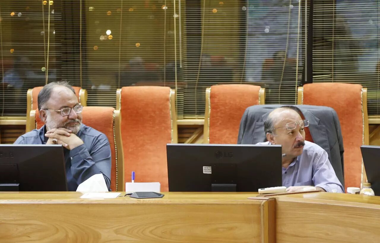 تصاویر دیدار وزیر کشور با اساتید ممتاز؛ از عبدالکریمی و کوشکی تا ربیعی، جلایی پور و آزاد ارمکی | لفاظی جناحها، مشکلی از مردم حل نمیکند