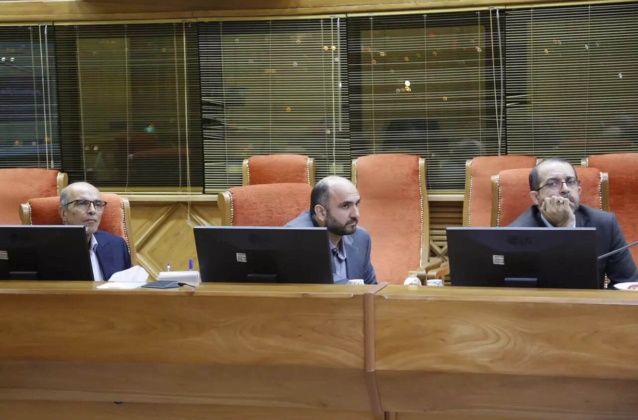 تصاویر دیدار وزیر کشور با اساتید ممتاز؛ از عبدالکریمی و کوشکی تا ربیعی، جلایی پور و آزاد ارمکی | لفاظی جناحها، مشکلی از مردم حل نمیکند