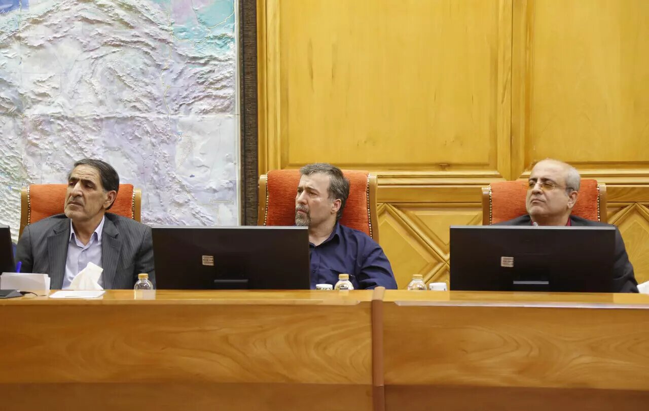 تصاویر دیدار وزیر کشور با اساتید ممتاز؛ از عبدالکریمی و کوشکی تا ربیعی، جلایی پور و آزاد ارمکی | لفاظی جناحها، مشکلی از مردم حل نمیکند