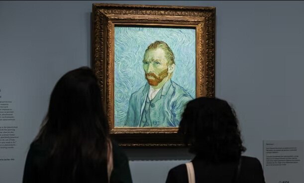 پاسخ ونگوک درباره علت بریدن گوش چپ | صدای نابغه هنر را در این نمایشگاه بشنوید