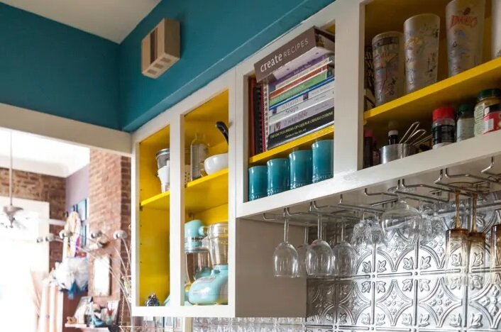 ۱۰ ترفند ساده برای دکور آشپزخانه اجارهای | آشپزخانه را به روشنترین و بهترین مکان خانه تبدیل کنید