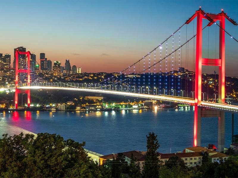 سفری که در آن میتوانید به صورت همزمان دو قاره را ببینید