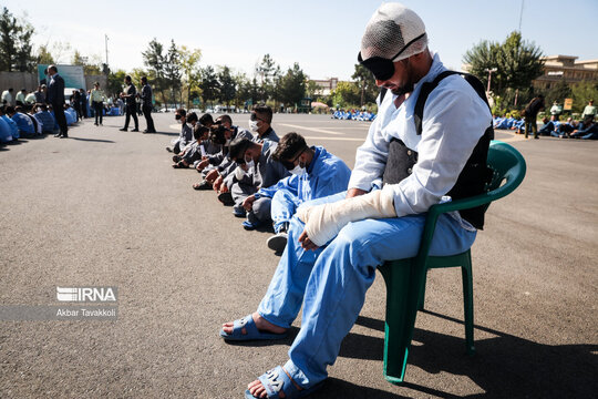 اوباش سر تا پا باند پیچی شده