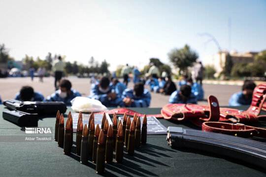 فشنگ‌های کشف شده از اراذل و اوباش