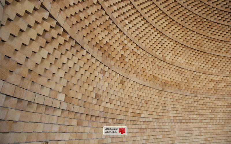 آجرهای کوره کاربردهای بسیاری دارد ولی یکی از کاربردهای آجر کوره در صنعت فلز و فولاد است