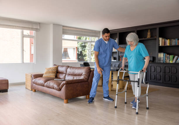 چه زمان باید فیزیوتراپی در منزل انجام شود؟ | تفاوت فیزیوتراپی و ماساژتراپی را بدانید | چالشها و مشکلات فیزیوتراپی در خانه