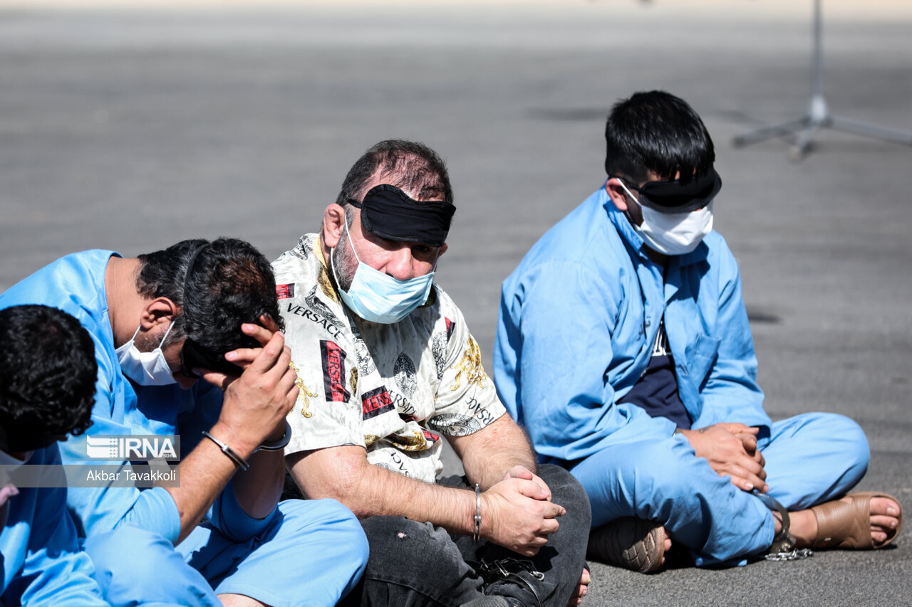 تصاویری جالب از گنده لات مشهور تهرن در زندان