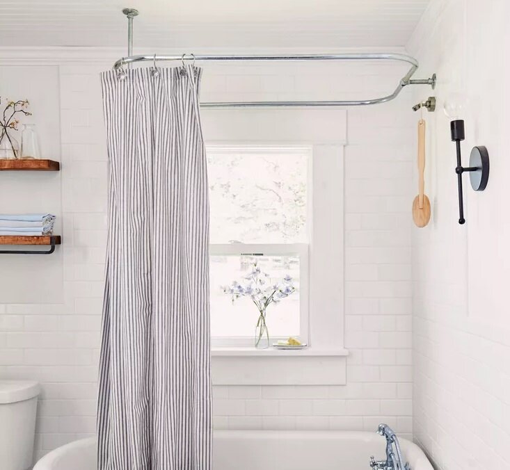 ۸ ترفند ارزانقیمت برای دکوراسیون حمام | زمانی که کاغذ دیواری جای طراحی را پر میکند