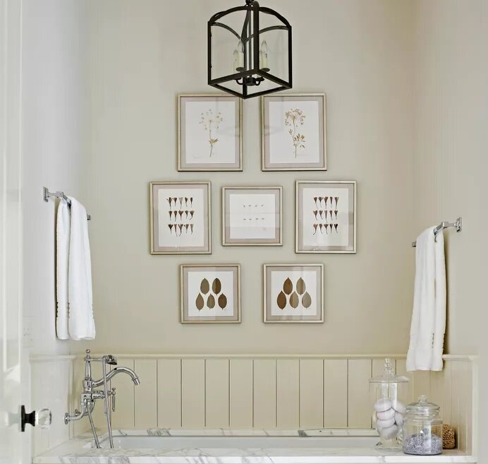 ۸ ترفند ارزانقیمت برای دکوراسیون حمام | زمانی که کاغذ دیواری جای طراحی را پر میکند