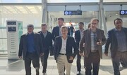تصاویر حضور چند ساعته احمدی نژاد در فرودگاه امام برای خروج از کشور | سلفی‌های مردم با رئیس جمهور سابق!