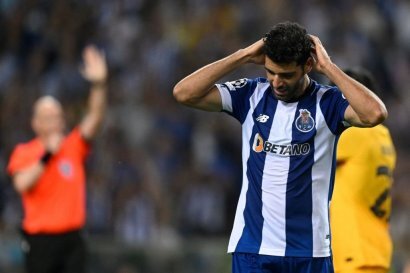 تصاویر سوپرگل طارمی به بارسا که مردود شد؛ واکنش تلخ ستاره ایرانی را ببینید | گل پوشکاش طارمی به بارسا با VAR پرپر شد!