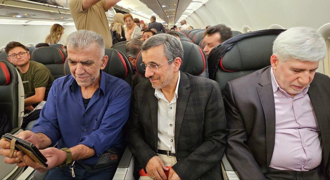 تصاویری خاص از احمدی نژاد در فرودگاه استانبول و مسافران سفر به گواتمالا