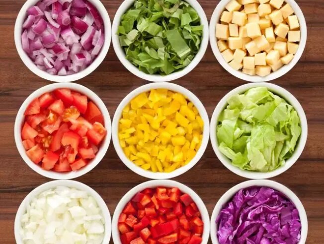 ۵ ترفند برای حفظ تازگی سبزیجات | چطور طراوت سبزیجات خرد شده را حفظ کنیم؟