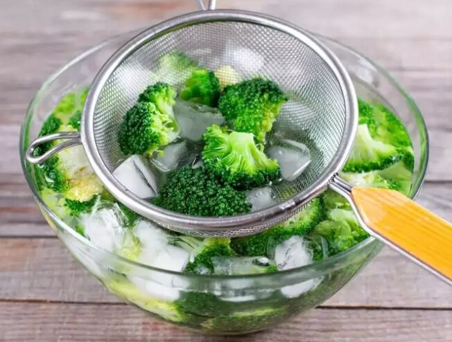 ۵ ترفند برای حفظ تازگی سبزیجات | چطور طراوت سبزیجات خرد شده را حفظ کنیم؟