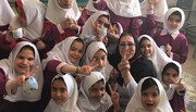 آرزو در شرف آباد امید می کارد| این خانم معلم بازنشسته هنوز هم حامی کودکان است