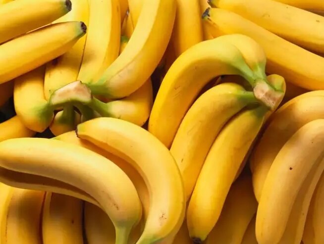 ۵ ماده غذایی که نباید با آنها آب خورد