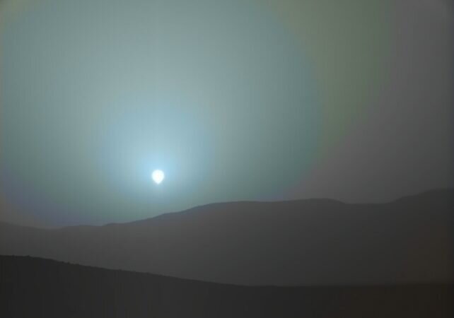 تصاویر | منظره خیره‌کننده غروب خورشید در مریخ | چرا غروب مریخ آبی رنگ است؟