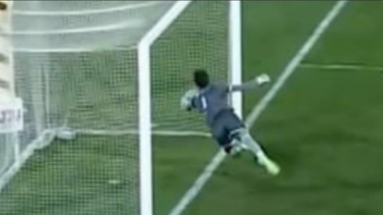 نظر کارشناس داوری ؛ بیرانوند توپ گل شده را بیرون کشید؟ - همشهری آنلاین