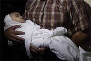 ببینید | لالایی دردناک پدر فلسطینی برای طفل خرسالش | می‌خواند: گنجشکی از گنجشکان بهشت؛ همه ما فدای مقاومت ...