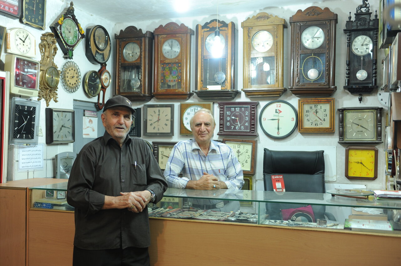 روایتی متفاوت از داخل ساعت بزرگ حرم عبدالعظیم | آونگ و چرخدندهها مرا به وحشت میانداخت!