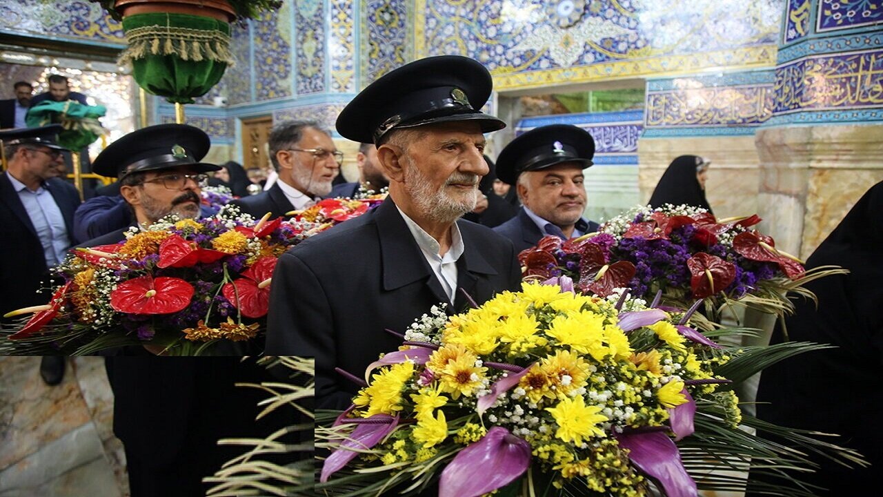 زیباترین تصاویر از گل آرایی ضریح مطهر حضرت معصومه(س)