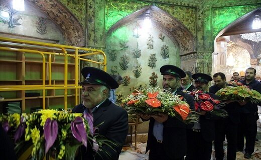 زیباترین تصاویر از گل آرایی ضریح مطهر حضرت معصومه(س)
